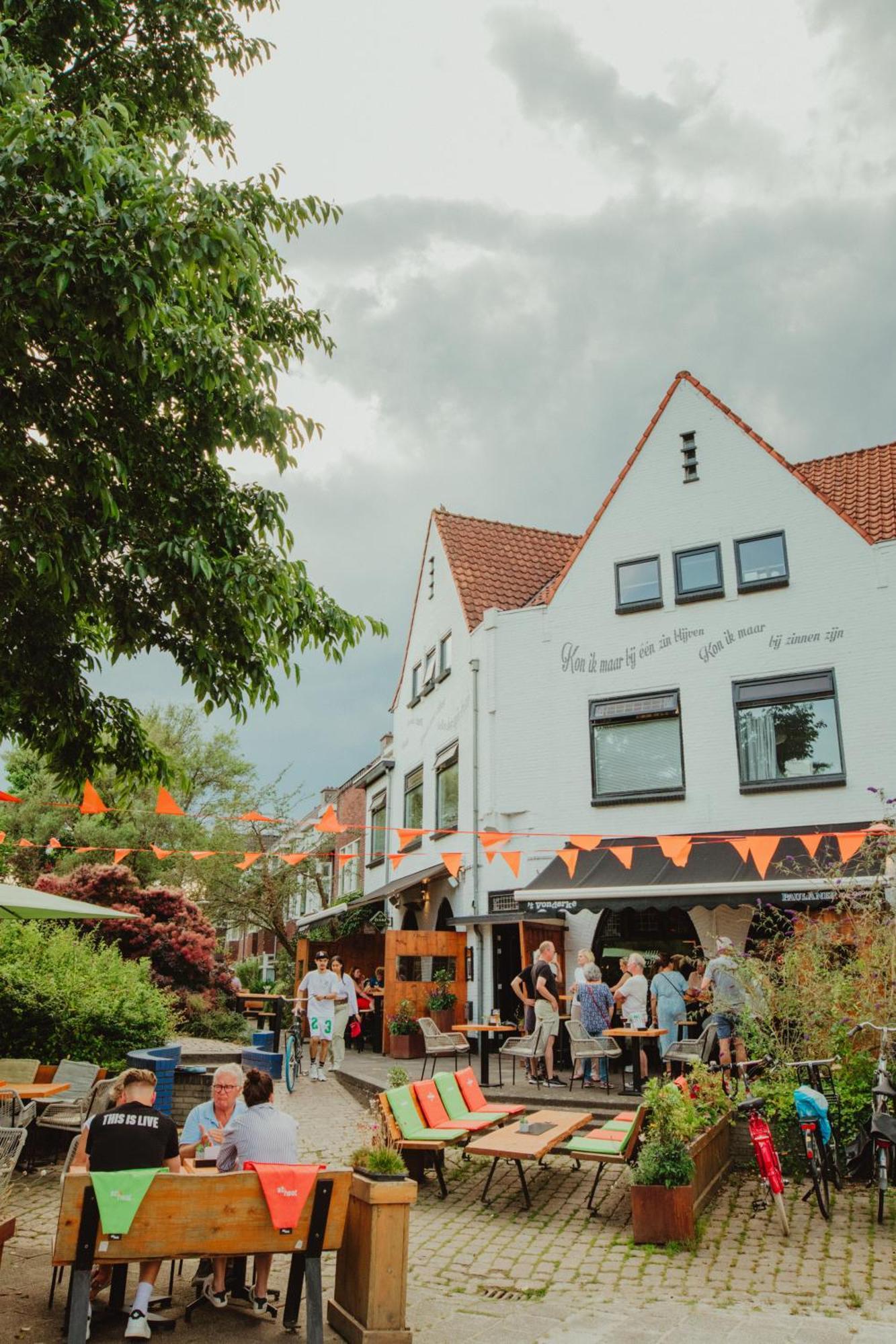 Bed and Breakfast Cafe 'T Vonderke Eindhoven Exterior foto